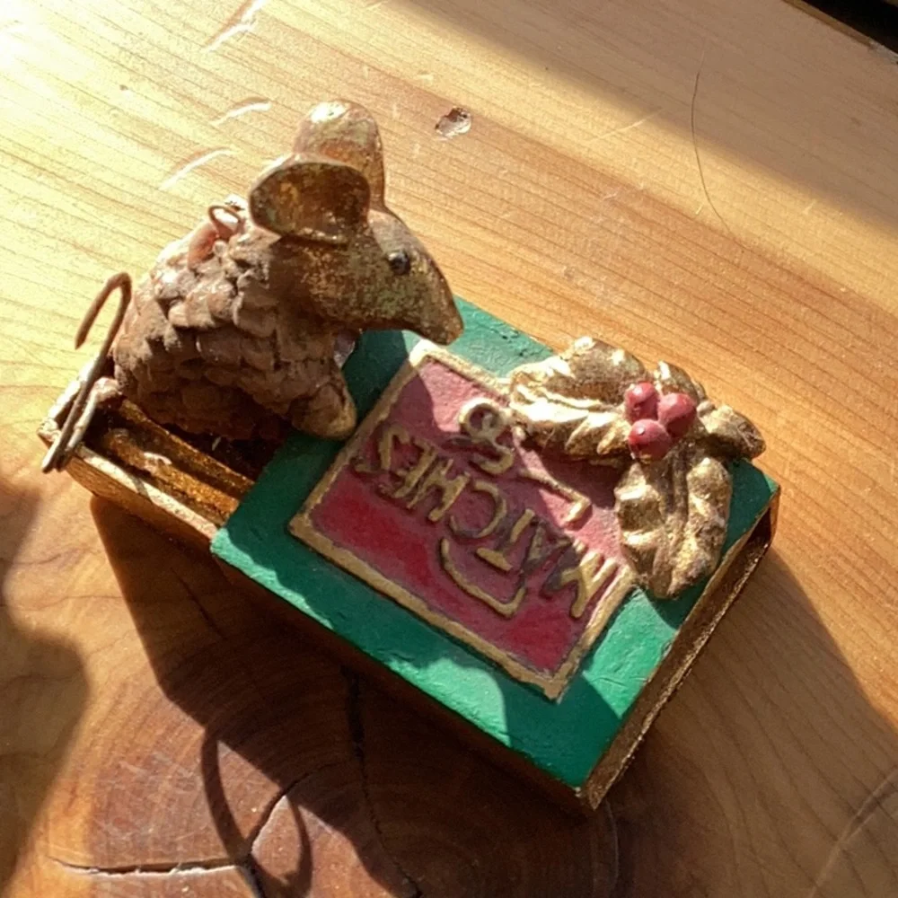 🎄  Ornament Dept 56  GOLD PINECONE MOUSE on Matchbox   RARE